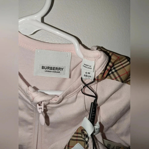 BNWT Burberry Baby Three Piece Onesie Bib and Hat Light Pink 6 Months Girl $380 - Picture 4 of 7